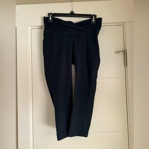 Black Gap maternity cropped yoga pants, size S